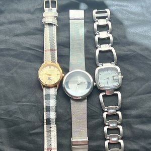 Lots of 3 watches. 2 Gucci and 1 Burberry